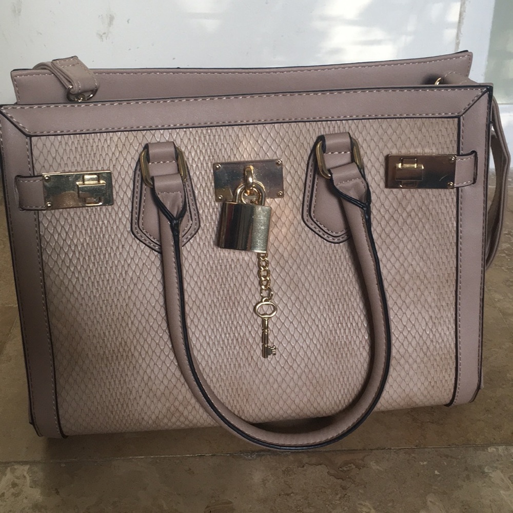 Super cute Aldo handbag!!